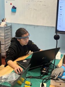 MGA Workshop Classroom: From Bionic Hands to Brainwave Headsets, Young Scientists Are Creating the Future 